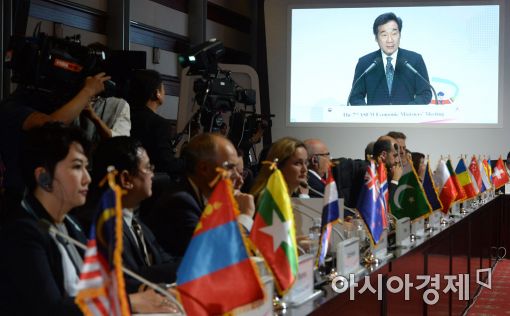 [포토]ASEM 경제장관회의 참석한 이낙연 총리
