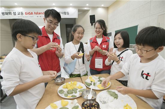 KT, 실향민·탈북민과 함께 추석맞이 