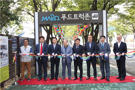 [포토]'마포구 푸드트럭 시범거리' 개장 