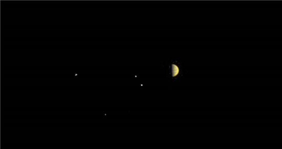 ▲주노 탐사선이 2016년 6월21일 찍은 목성과 그 위성들인 이오, 유로파, 가니메데, 칼리스토.[사진제공=NASA]