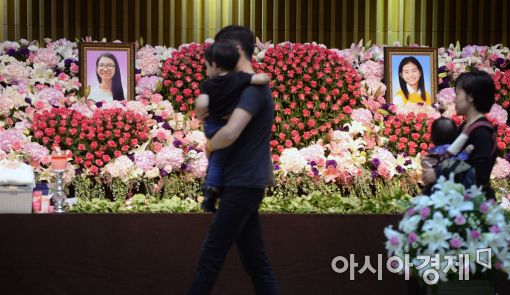 [포토]조은화·허다윤양 이별식장 찾는 시민들