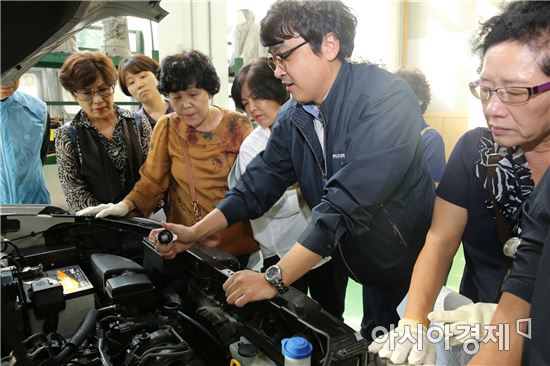 [포토]광주시 동구, ‘자가운전자 자동차 정비교실’3기 ‘호응’