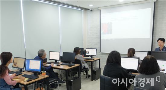 카페24 창업센터 서울 가산디지털단지점 강의실에서 HTML 교육이 이뤄지고 있다.(사진=오종탁 기자) 