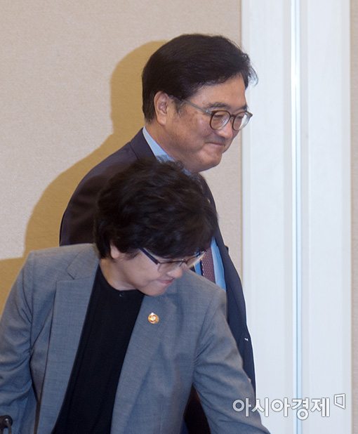 [포토]미세먼지 당정 참석하는 김은경 환경장관