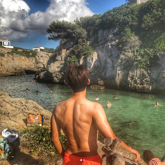 이승우, 휴가 즐기는 중?...탄탄한 등근육 '눈길'