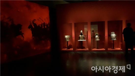 ‘좋거나 혹은 나쁘거나’ 철의 문화를 되짚다