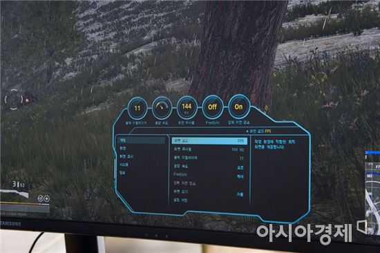 ▲슈팅게임시 삼성 QLED 게이밍 모니터를 사용했을 때 표시되는 주사율, 응답속도 등의 모니터 사양.(제공=삼성전자)