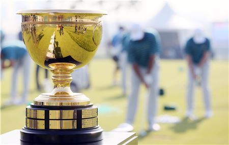 미국과 세계연합이 2년마다 맞붙는 대륙간 골프대항전 프레지던츠컵이 올해 12번째 대결을 시작한다.