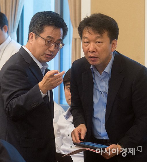 [포토]국회 경제포럼 참석한 김동연 부총리