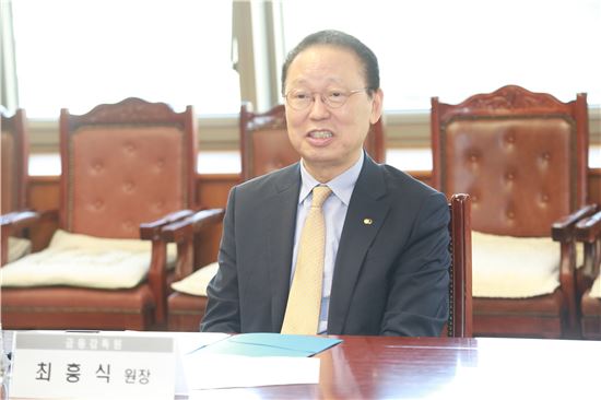 최흥식 금감원장, 금융권에 "불합리한 영업행태 개선" 당부