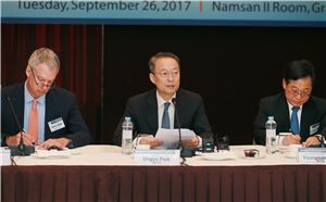 달 가르키는 손가락 봐달라는 정부…외투기업은 적극 소통 요청