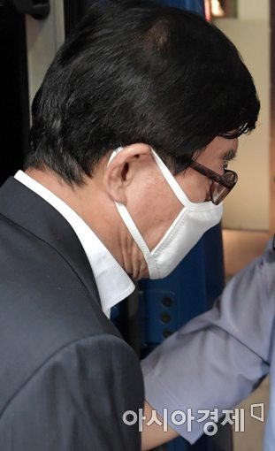 [포토]MB 정부 정치공작 혐의 원세훈 전 국정원장 검찰 출석