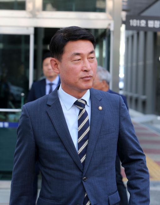 ‘정치자금법·공직선거법 위반’ 혐의 황영철 의원 징역 3년 구형