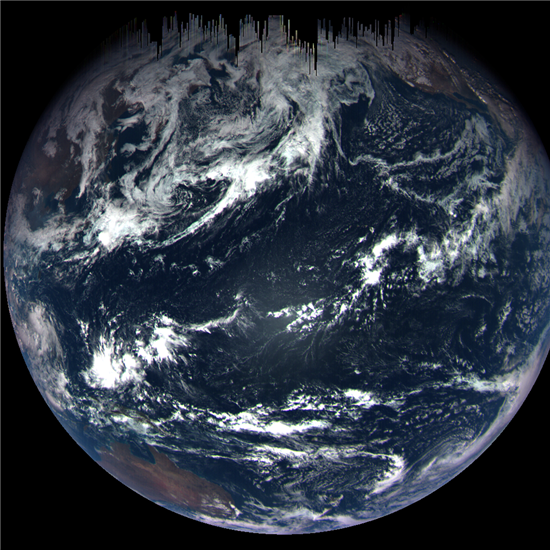 ▲지난 22일 '오시리스-렉스' 탐사선이 소행성으로 떠나기에 앞서 찍은 지구.[사진제공=NASA]