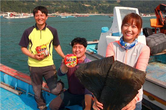 "쫄깃쫄깃 오동통통" 35년간 52억개 팔린 농심 너구리…인기 비결은 완도산 다시마