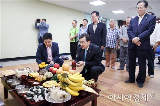 [포토]광주 동구, 추석명절 합동차례상 차려드리기 행사