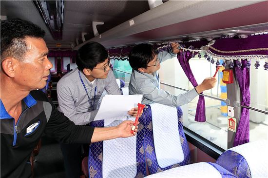 [포토]광주시 북구, 전세버스 소방시설 점검