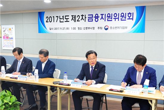 최수규 "중기 은행대출 과감하게"…금융지원위 개최