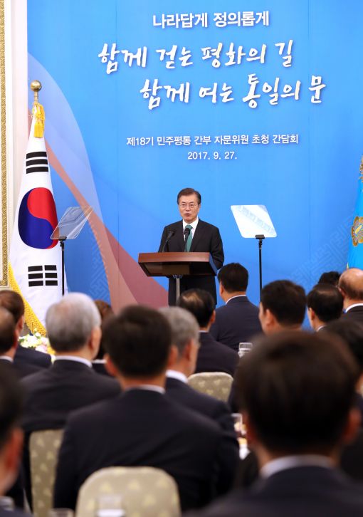 문 대통령 "남북관계 어렵더라도 통일사업 지원"