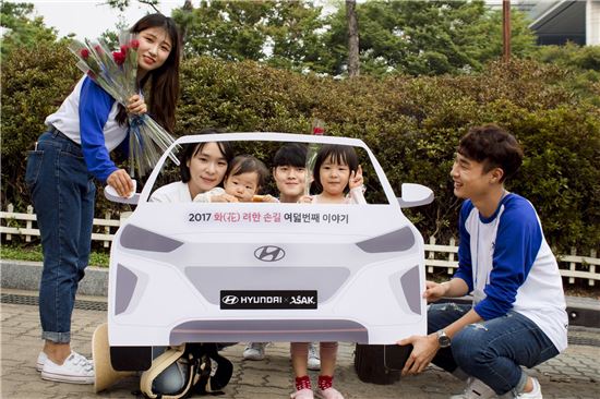 현대자동차는 23일 한국 대학생 홍보대사 연합과 함께 정원문화 확산을 위한 시민 참여형 메시지 전달 활동을 여의도 공원에서 실시했다고 28일 밝혔다.

 

