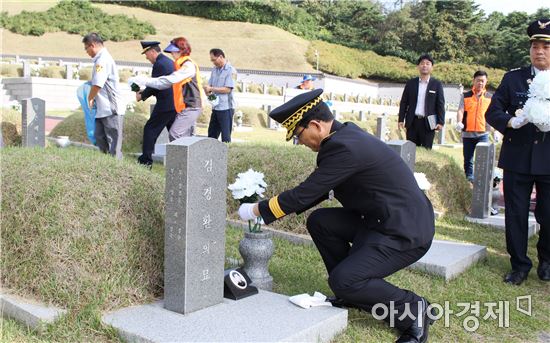 광주광산소방서, 추석 앞두고 국립5·18민주묘지 묘역정화 봉사활동 실시