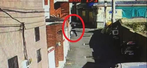 범행 현장 주변 CCTV [이미지출처=연합뉴스]