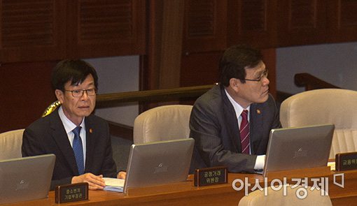 [포토]본회의 출석한 김상조·최종구 위원장