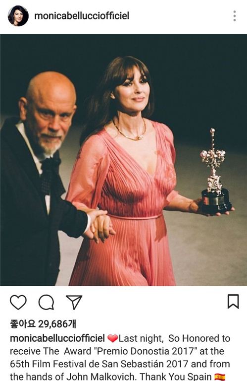 28일 모니카 벨루치가 산세바스티안 영화제에서 공로상을 수상했다. /사진= 모니카 벨루치 인스타그램