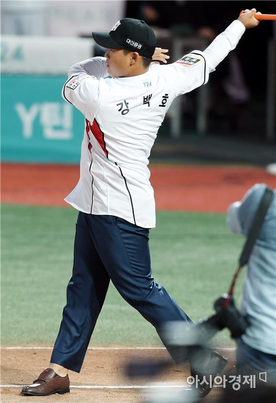 [포토]kt 신인 강백호, '힘찬 스윙'