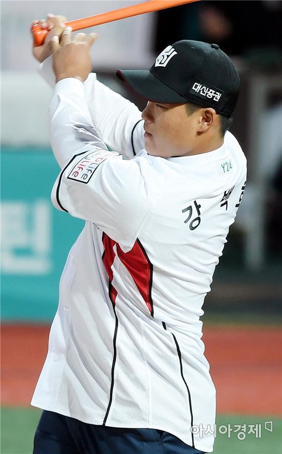 [포토]시타하는 kt 입단 신인 강백호