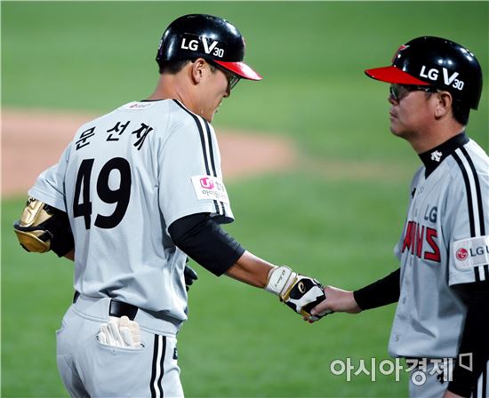 [포토]문선재, '추가 투런포 신고합니다'