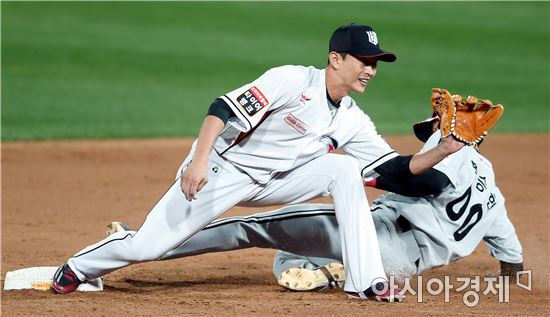 [포토]박기혁, '공이 더 빨랐어'