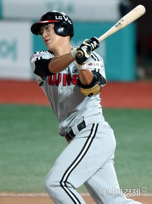 [포토]2루타 치는 LG 문선재