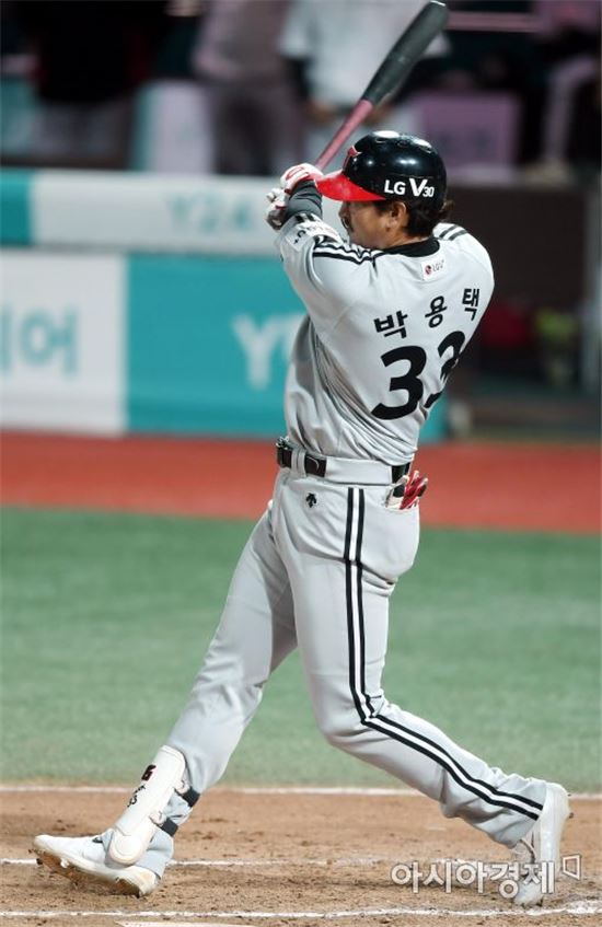 '박용택 4안타 5타점' LG 가을야구 실날희망 이어