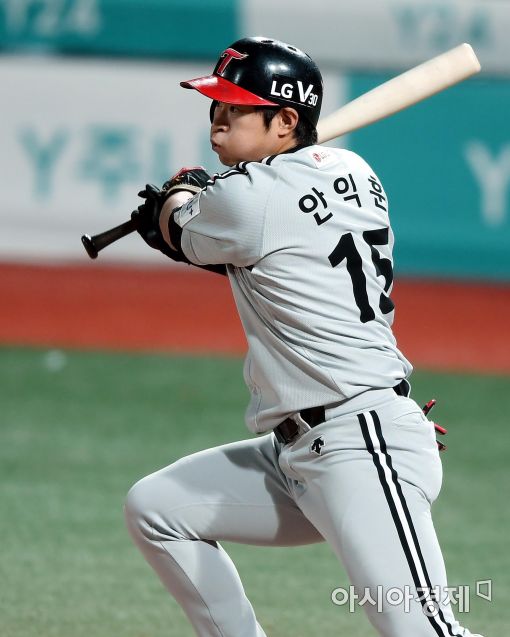 [포토]안익훈, '번트는 페이크'