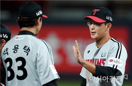 [포토]문선재-박용택, '승리의 하이파이브'