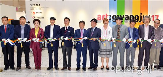 윤장현 광주시장, 제8회 광주국제미술전람회(아트:광주:17) 개막식 참석