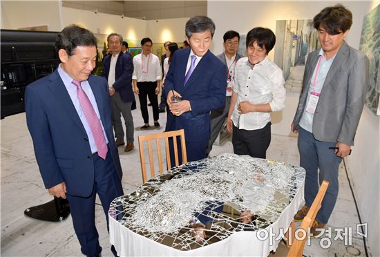 윤장현 광주시장, 제8회 광주국제미술전람회(아트:광주:17) 개막식 참석