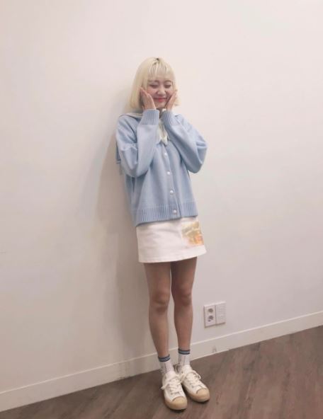 볼빨간사춘기, 안지영 꽃받침하고 ‘찰칵’ “오구오구 예쁘다”