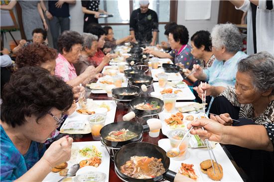 풀무원과 푸드머스, 고령사회 맞아 ‘시니어 식생활개선 사업’ 진행