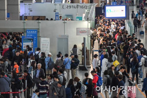 [포토]여행객들로 북적이는 인천공항 출국게이트