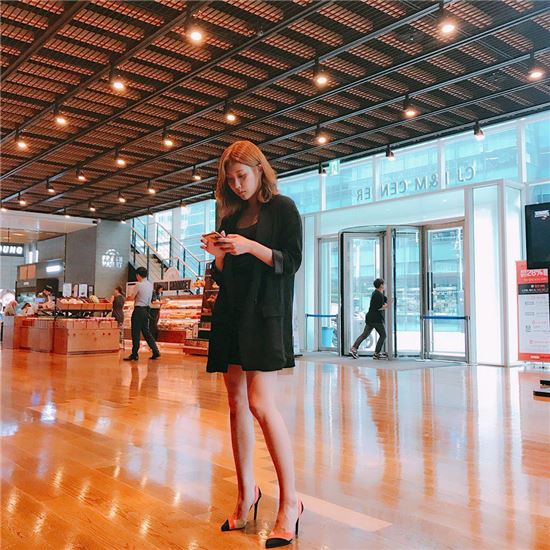 ‘수상한 가수’ 스테파니, ‘미친 비율’ 자랑하는 사진 ‘눈길’