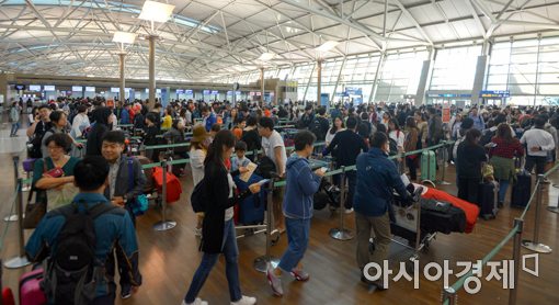 [포토]추석연휴 앞두고 북적이는 인천국제공항
