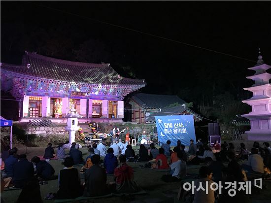 [포토]광주 북구 ‘달빛 산사(山寺) 음악회’ 개최