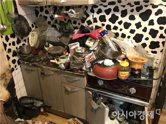 [르포]15년간 쓰레기 방치한 가정…APO가 찾아준 삼남매의 꿈