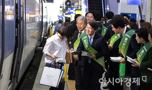 [포토]귀향인사 나온 안철수 대표