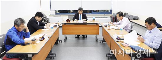 광주시 광산구는 생활임금심의위원회를  28일 열고 내년 생활임금 시급을 9780원으로 의결했다.