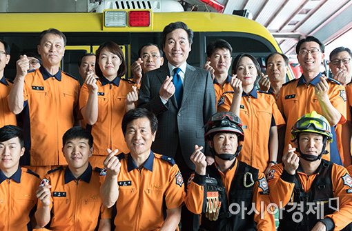 [포토]연휴 앞두고 소방서 찾은 이낙연 총리