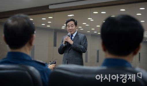 [포토]서울지방경찰청 찾은 이낙연 총리