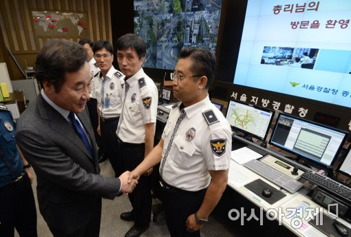 [포토]서울지방경찰청 종합교통정보센터 찾은 이낙연 총리
